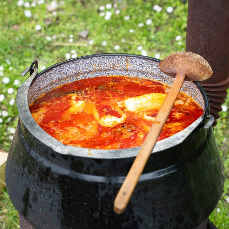 Teli bogrács a főzőversenyen